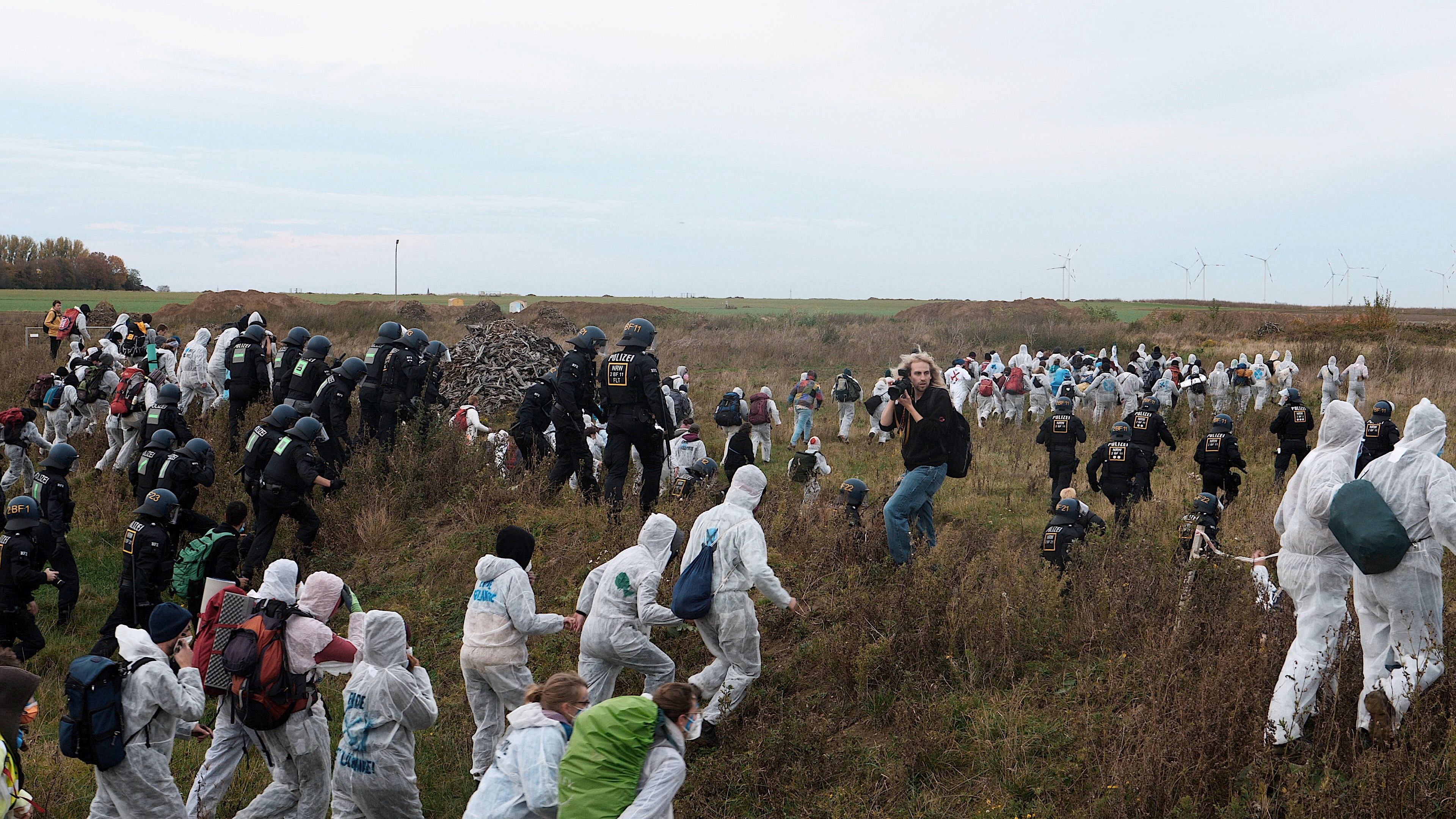 Activists invading the lignite mine Ganzweiler. II in an action by Ende Gelände. Photo by John Mio Mehnert.